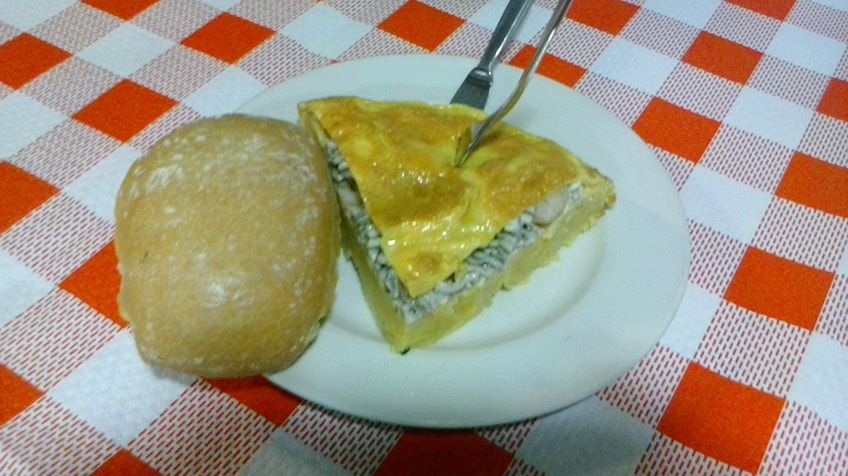 PINCHO TORTILLA DE PATATA CON REVUELTO DE GULAS